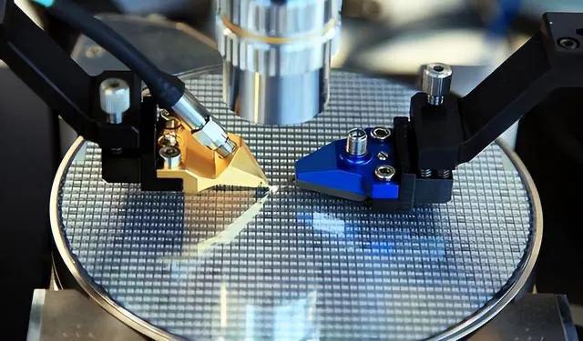 2025媒体管家:国产光刻机“套刻≤8nm”意味着什么