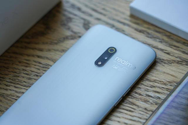 2025媒体管家:厂商喊出“产品硬件毛利率可以为0” 中端手机市场竞争或加剧