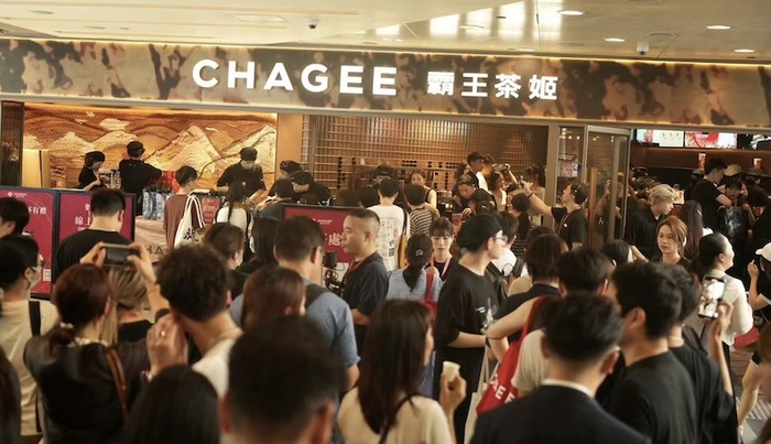 2025媒体管家:霸王茶姬、茶百道闯香港,开业即爆单