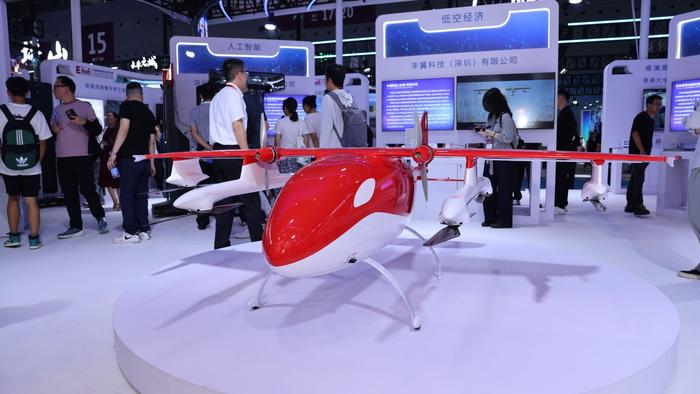 2024快递包裹“飞”起来,无人机“快递员”挤进低空经济赛道